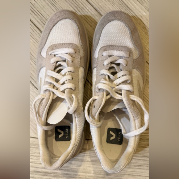 Veja V-10 B-MESH WHITE NATURAL PIERRE women’s size 7 - Picture 4 of 10